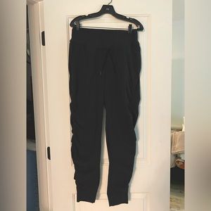 ATHLETA joggers// Black// Size: 6
